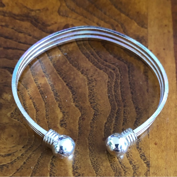 Triple bar silver plated magnetic cuff bracelet - Picture 3 of 5